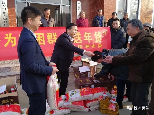 刘春生率民革党员太湖村走访慰问 (2)_调整大小