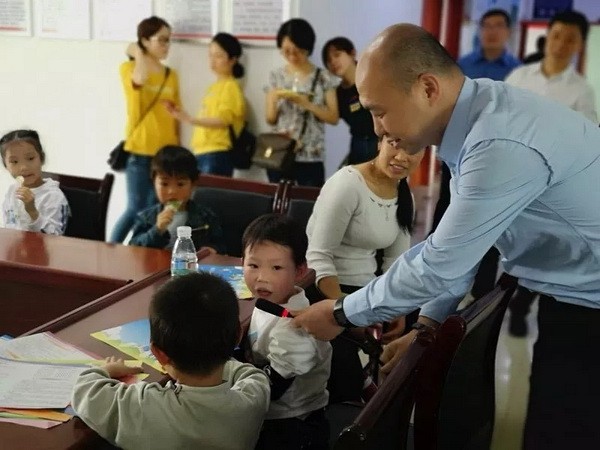 株洲民革爱心普法进伞铺 (3)_调整大小